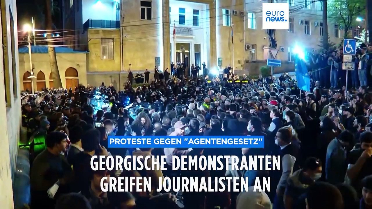 Proteste in Georgien: Demonstranten greifen Journalisten an