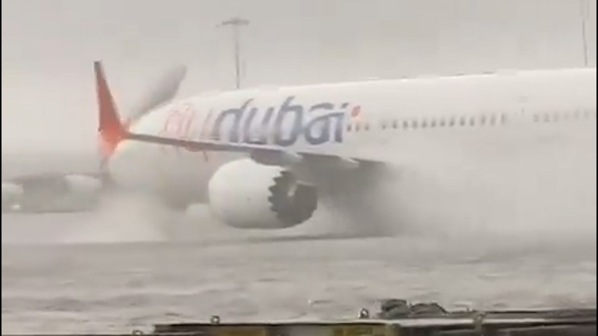 L'aéroport de Dubaï sous l'eau, image forte des inondations records dans le golfe Persique