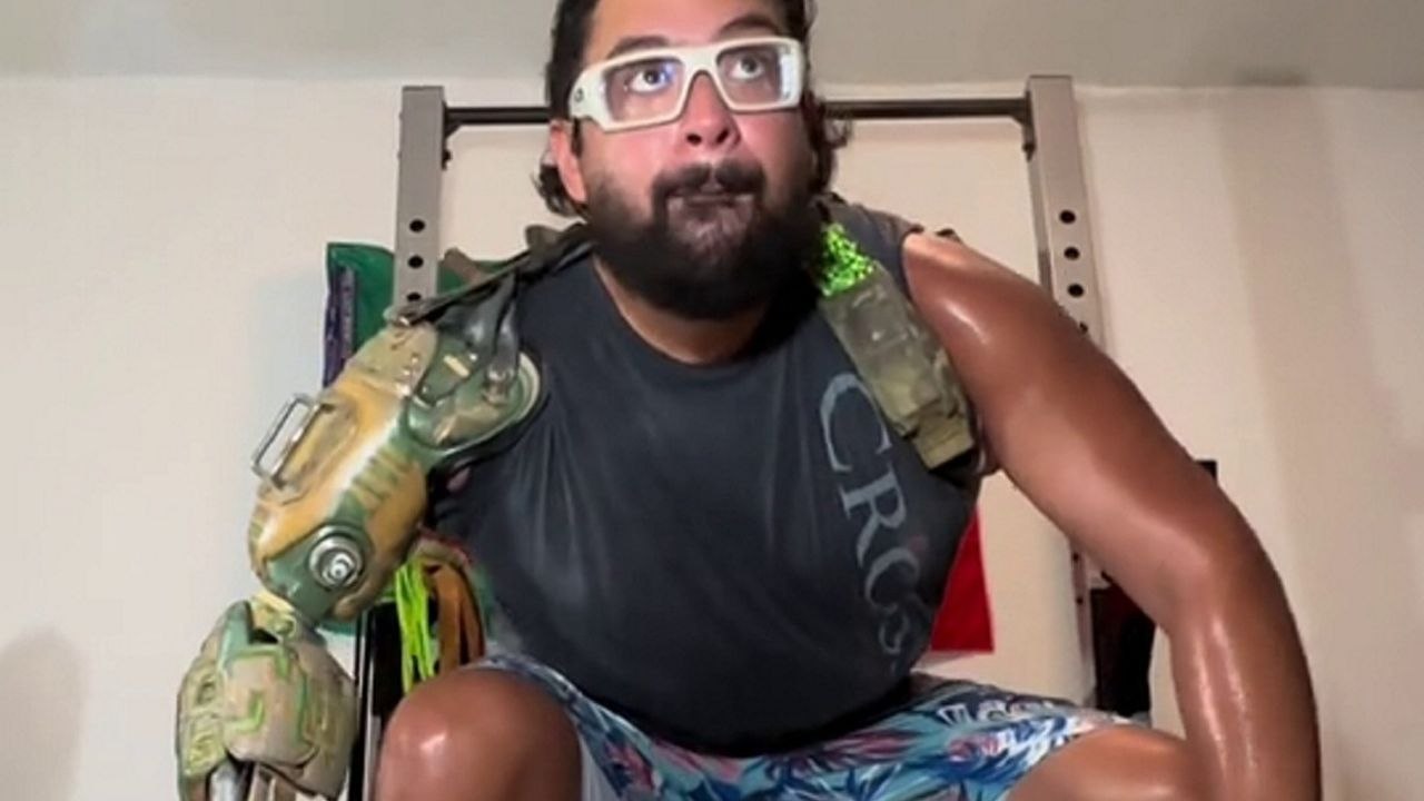 Ex-marine, der in afghanistan einen arm verlor, erhält eine superhelden-ähnliche prothese