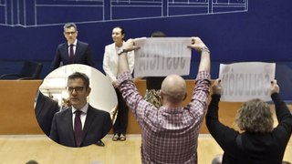 Baño de realidad a Bolaños en Valencia: cacerolada al ministro bajo el grito de “dimisión”