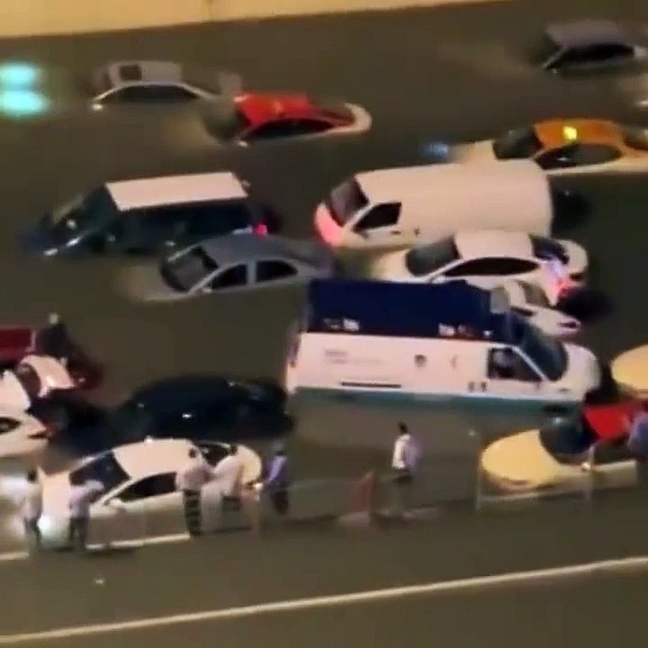 Inondations à Dubaï : 2 ans de pluie en 24 heures aux Émirats arabes unis (VIDEO)