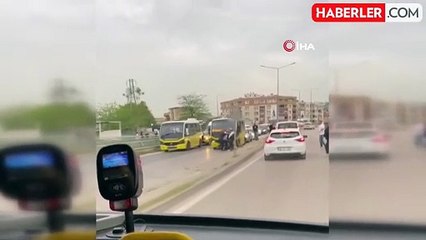 Minibüs şoförlerinin yumruklu sopalı kavgası kamerada