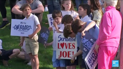 États-Unis : Biden campagne dans sa ville natale, Trump coincé au tribunal