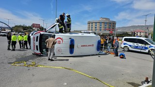 Otomobil ile ambulansın çarpıştığı kazada 6 kişi yaralandı