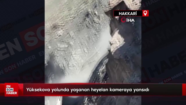 Hakkari Yüksekova yolunda yaşanan heyelan kameraya yansıdı