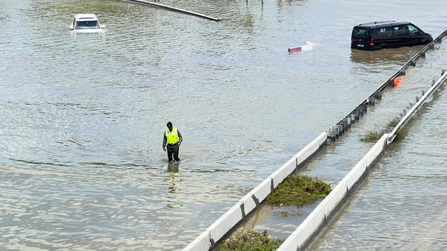Goutte froide, pluies artificielles... des inondations amplifiées par l'Homme dans le Golf persique