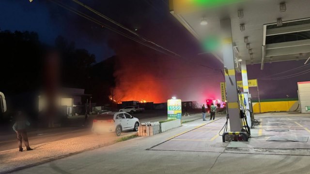 충북 감곡면 창고 화재...1시간 만에 꺼져 / YTN