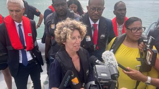 Marie Guévenoux visite les barrages anti-sargasses en Guadeloupe