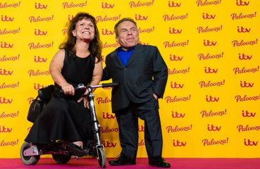 Warwick Davis announces the death of his wife Samantha
