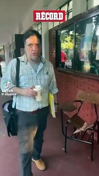 ¡CHAMPIONS en clases! Alumnos proyectan partido de UCL en plena clase