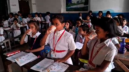 ঘন্টা বাজলেই পান করতে হবে জল! বাঁকুড়া গার্লস প্রাইমারি স্কুলে চালু হল ‘ওয়াটার বেল’ পদ্ধতি