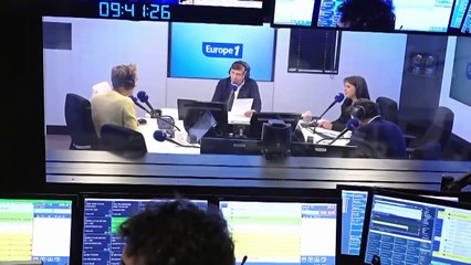 L'animateur Cyril Féraud pour le Quiz des Champions