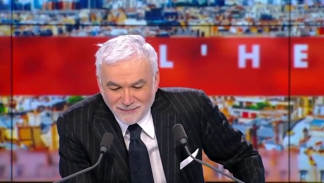 Passage d'antenne entre Pascal Praud et Thomas Isle à l'antenne d'Europe 1 et CNews