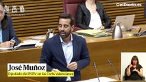 El PSPV muestra fotos de represaliados durante el franquismo en las Cortes Valencianas para defender la Ley de Memoria Democrática