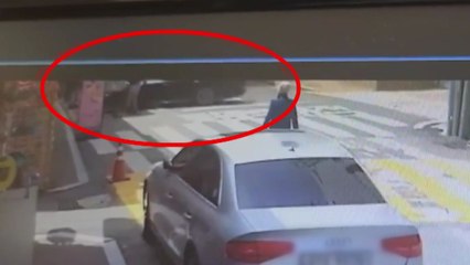 광주 도심 카페에 승용차 돌진...손님 등 8명 중경상 / YTN