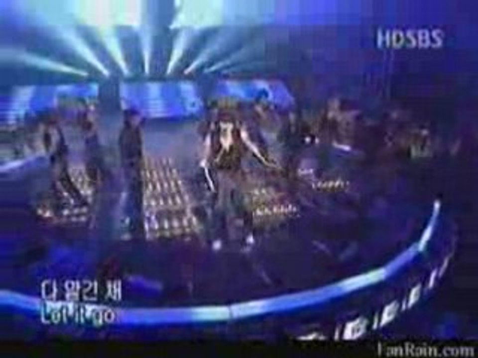 Rain_Bi_performing_It's_Raining_Live