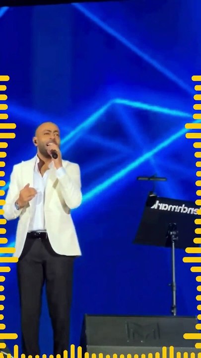تامر عاشور   لايف اغنية هتوحشنا   حفلة موسم جدة   Tamer Ashour   live htwhashna 1