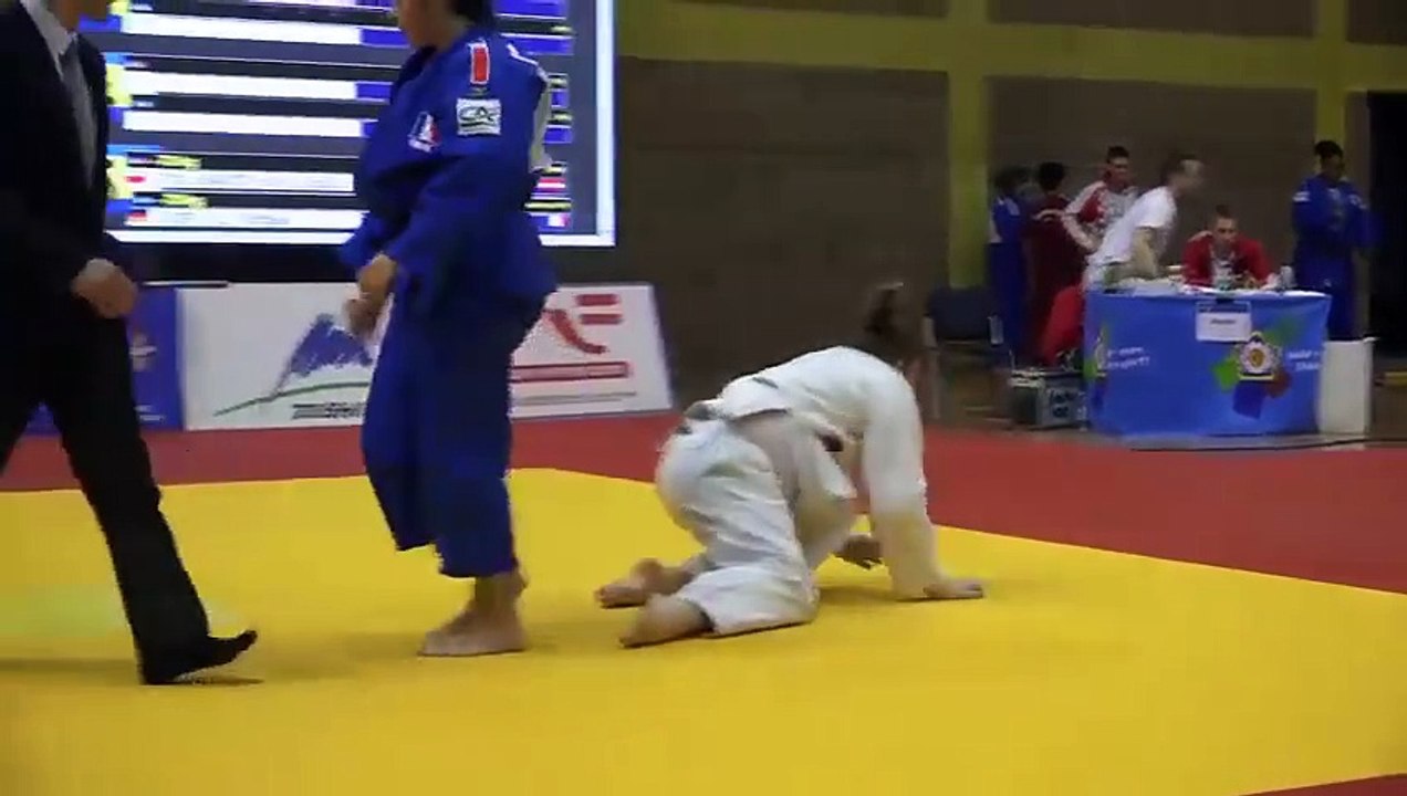 women judo sankaku 34 - injury