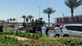 الدفاع المدني في دبي يجلي السكان من المناطق المتضررة من الفيضانات