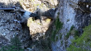 Spectaculaire démolition du pont de la Vière dans la Drôme
