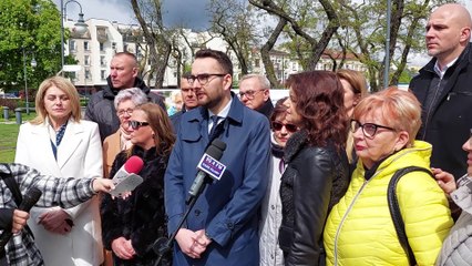 Konferencja włocławskiej Lewicy przed Urzędem Miasta