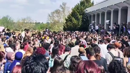 ODTÜ'lü öğrenciler Rektörlüğe yürüdü: 'Devrim'siz şenlik olmaz'