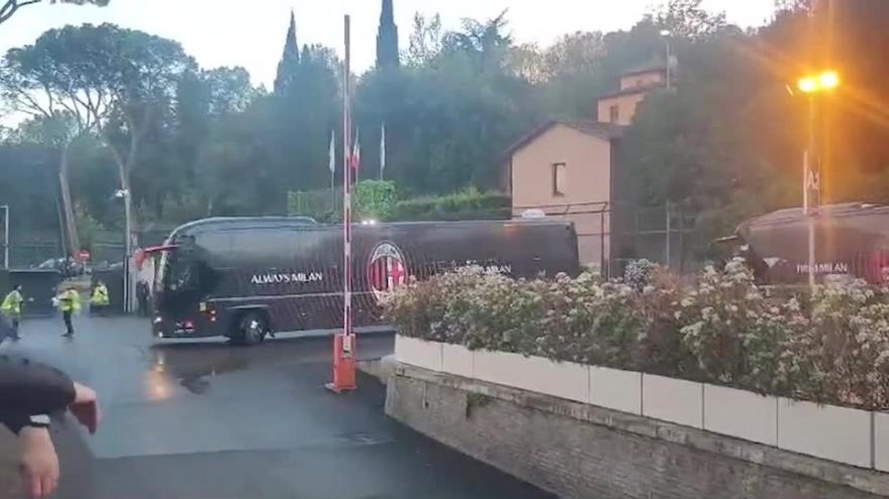 Roma-Milan, l'arrivo dei rossoneri allo stadio Olimpico