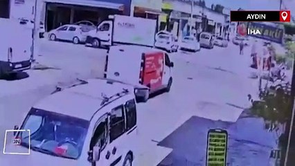 Aydın'da motosiklet araca ok gibi saplandı