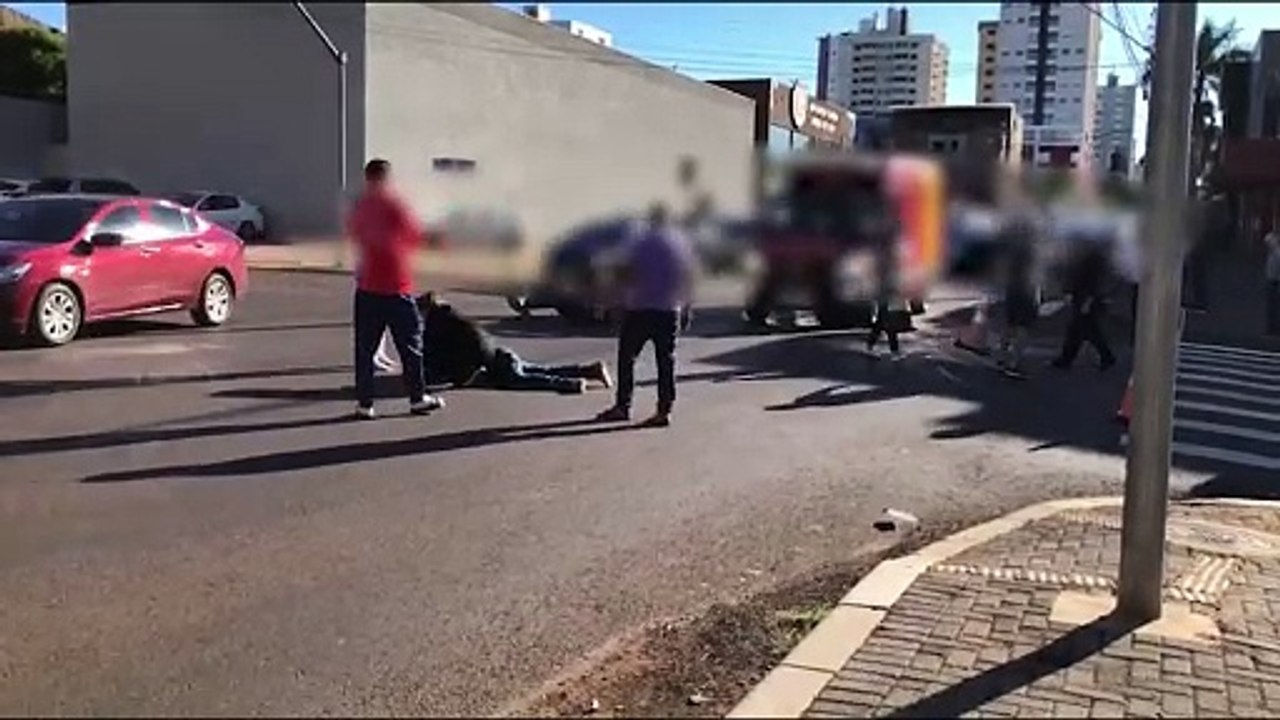 Motociclista fica ferido em acidente na Rua Pio XII