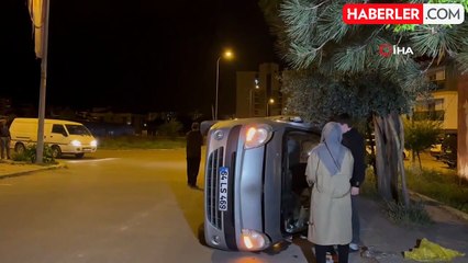 Uşak'ta minibüs ile hafif ticari araç çarpıştı, karı koca yaralandı