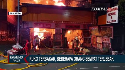 Ruko Perajin Bingkai di Jl Mampang Prapatan Terbakar, Beberapa Orang Terjebak di dalam Bangunan