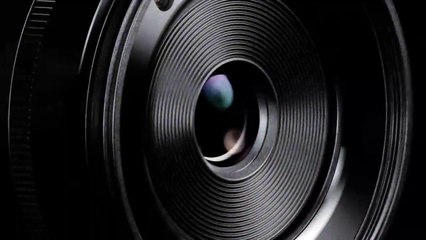 Una cámara con sensor Foveon X3 y diseño poco convencional