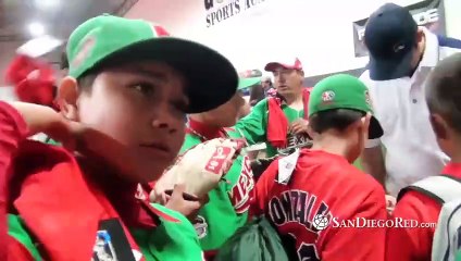 Video: González regala alegría a niños peloteros