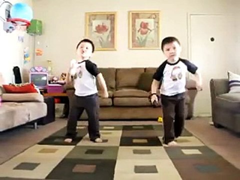 Video: Gemelos bailarines