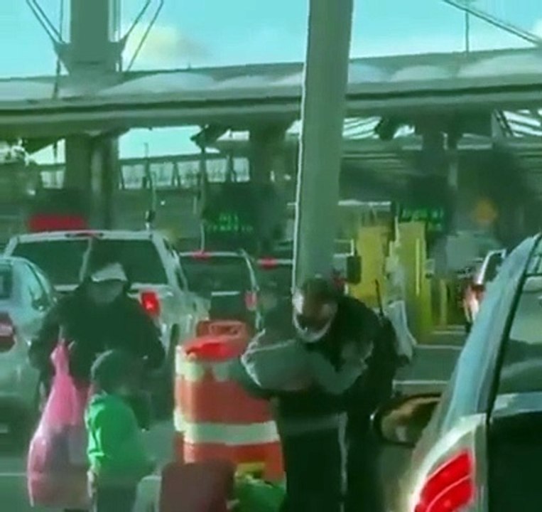 Viral: Un Agente fronterizo y un niño protagonizan un tierno momento en la garita