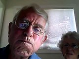 Video: Abuelos no saben usar cámara web