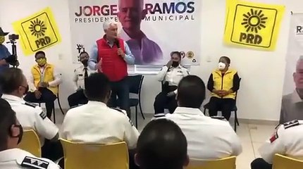 Policías de Tijuana demuestran su apoyo a Jorge Ramos