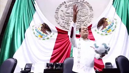 Político de Morena utiliza la máxima tribuna de la nación para jugar con ex futbolista