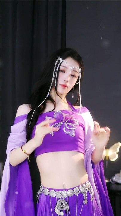 异域风情来啦A roundup of the longest-legged beauties on the internet. Here come the beauties, performing sexy dances.