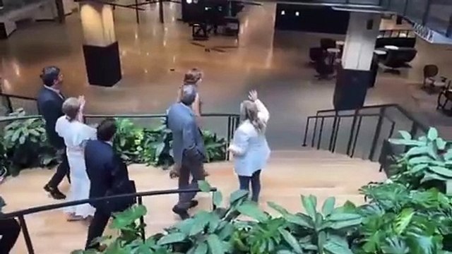 Gobernadora firma acuerdo con Amazon en beneficio de medianas y pequeñas empresas