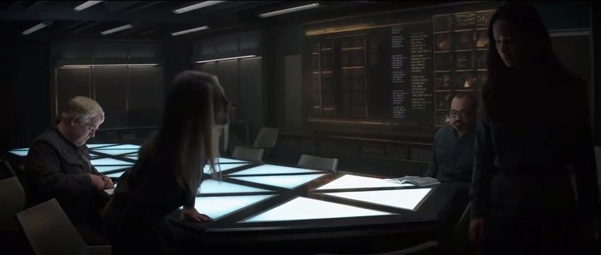Los Juegos del Hambre: Sinsajo Parte 1 - Katniss conoce a la presidenta Coin