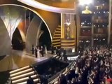 Michael Moore gana el Óscar por Masacre en Columbine