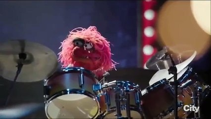 Dave Grohl vs Animal en pelea de bateristas