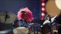 Dave Grohl vs Animal en pelea de bateristas