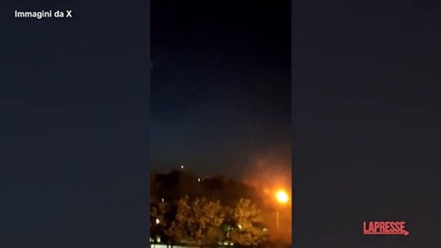 Israele lancia droni sull'Iran, i lampi nel cielo di Isfahan
