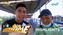 It's Showtime: Teddy, nag-abot ng tulong sa mga senior citizen! | Karaokids