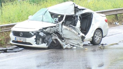 Sultanbeyli’de kamyon ile otomobil çarpıştı