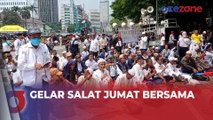 Sebelum Berdemostrasi, Peserta Aksi Tolak Pemilu Curang Gelar Salat Jumat Bersama di Patung Kuda