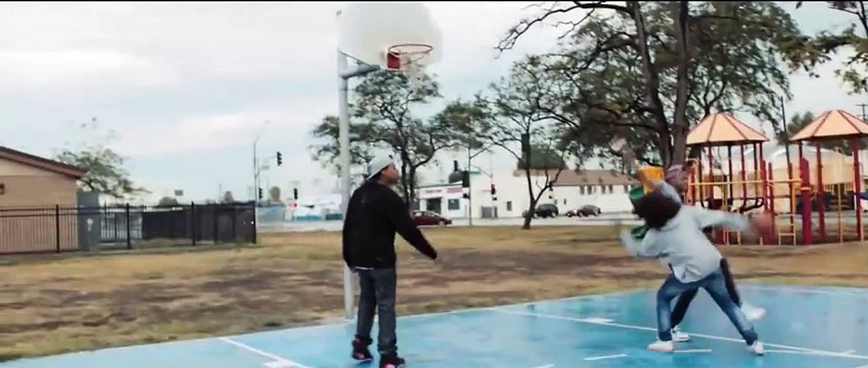 Kicks- Trailer Oficial