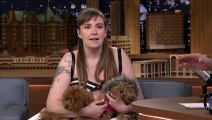 Lena Dunham y sus dos nuevas mascotas en The Tonight Show